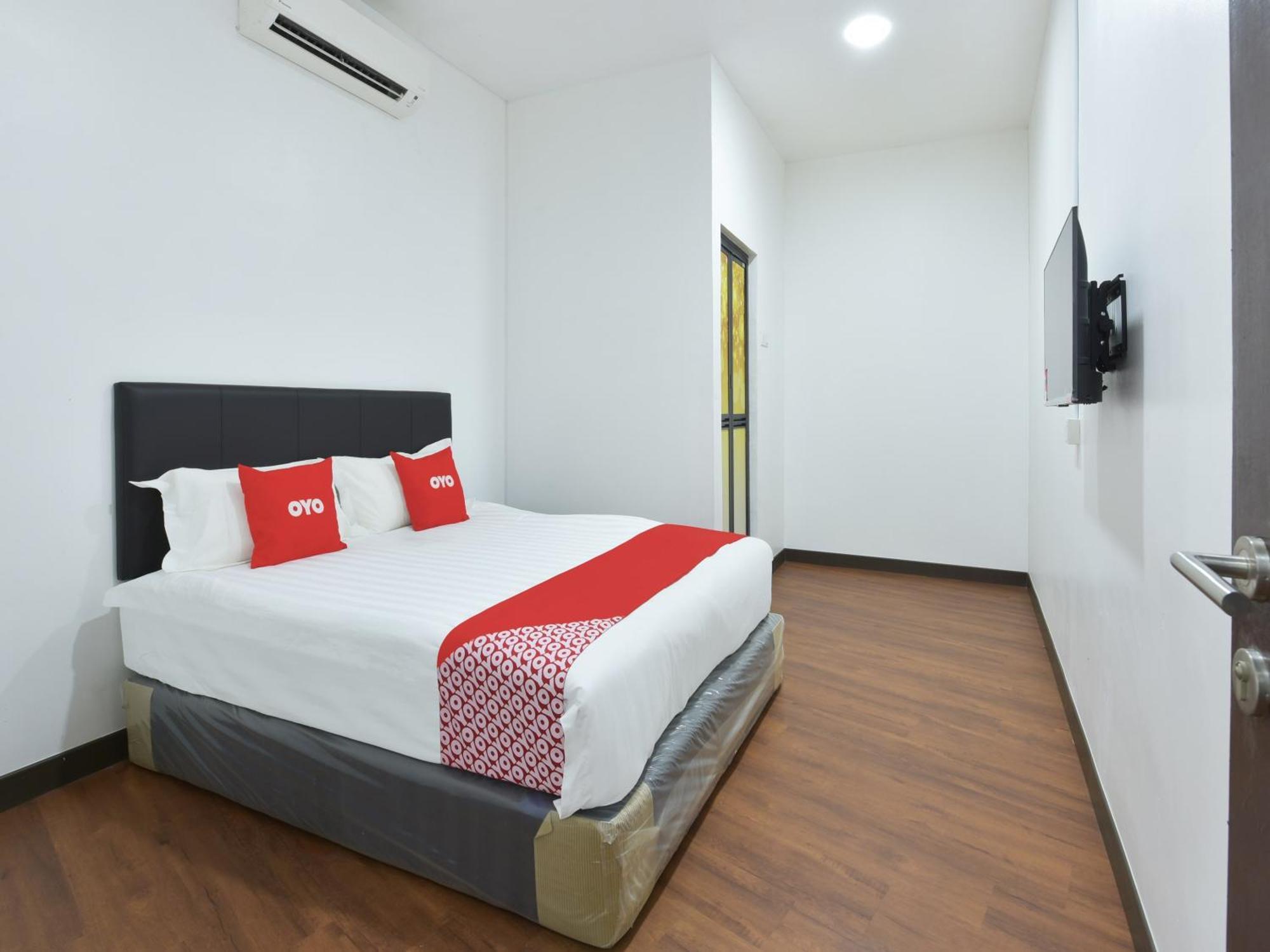 ספאנג Oyo 90869 Hotel Madeena Inn מראה חיצוני תמונה