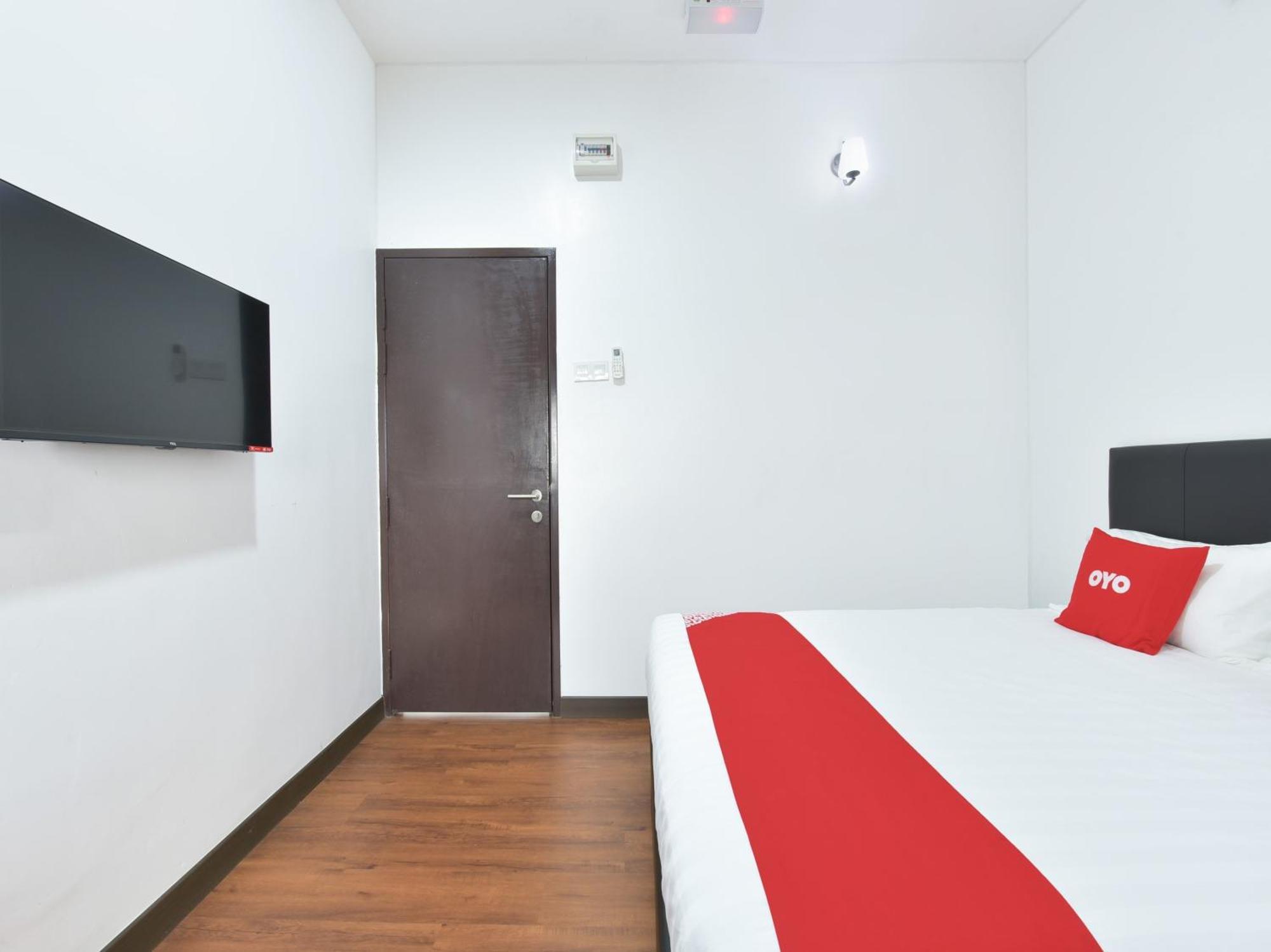 ספאנג Oyo 90869 Hotel Madeena Inn מראה חיצוני תמונה
