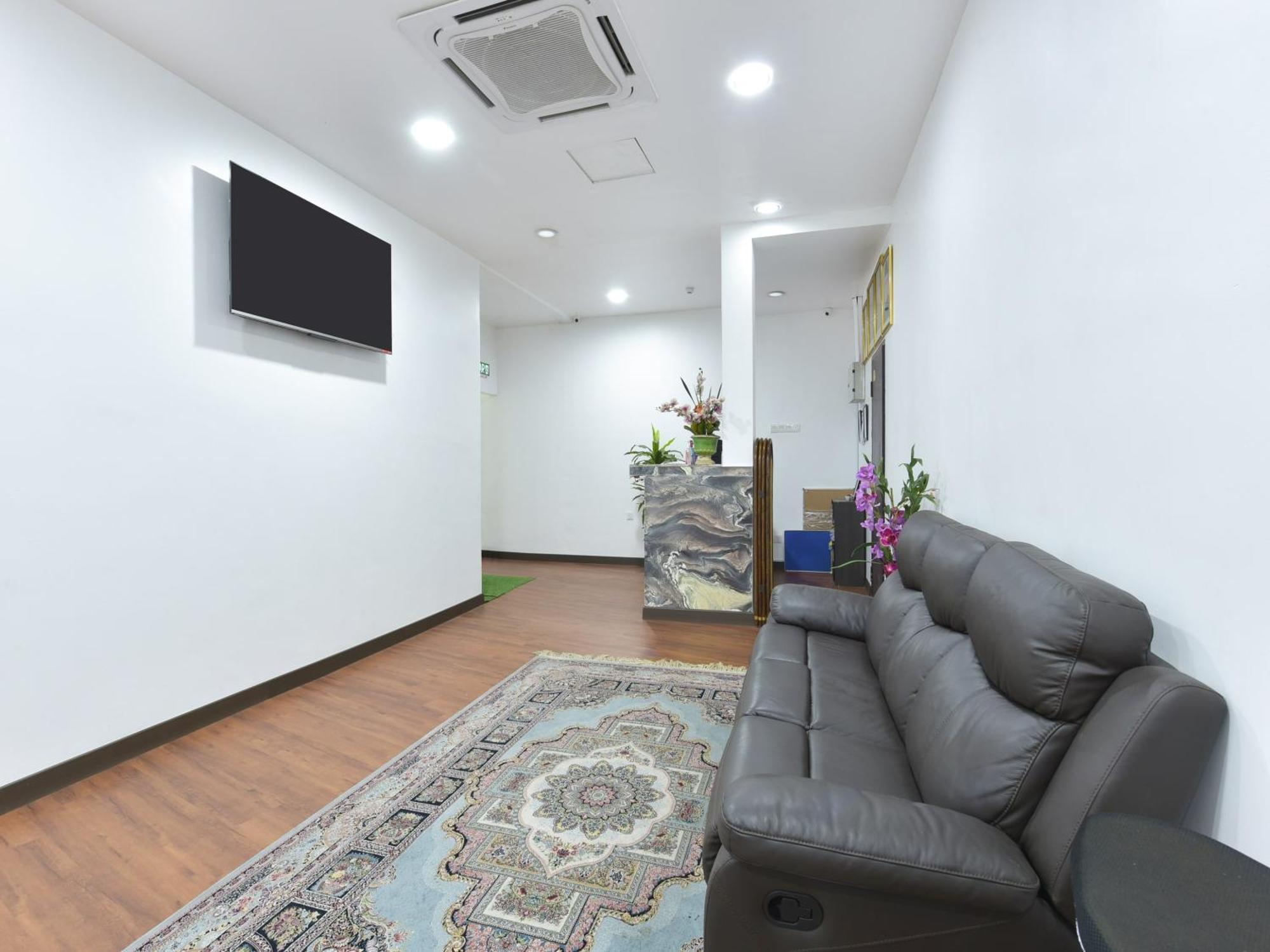 ספאנג Oyo 90869 Hotel Madeena Inn מראה חיצוני תמונה