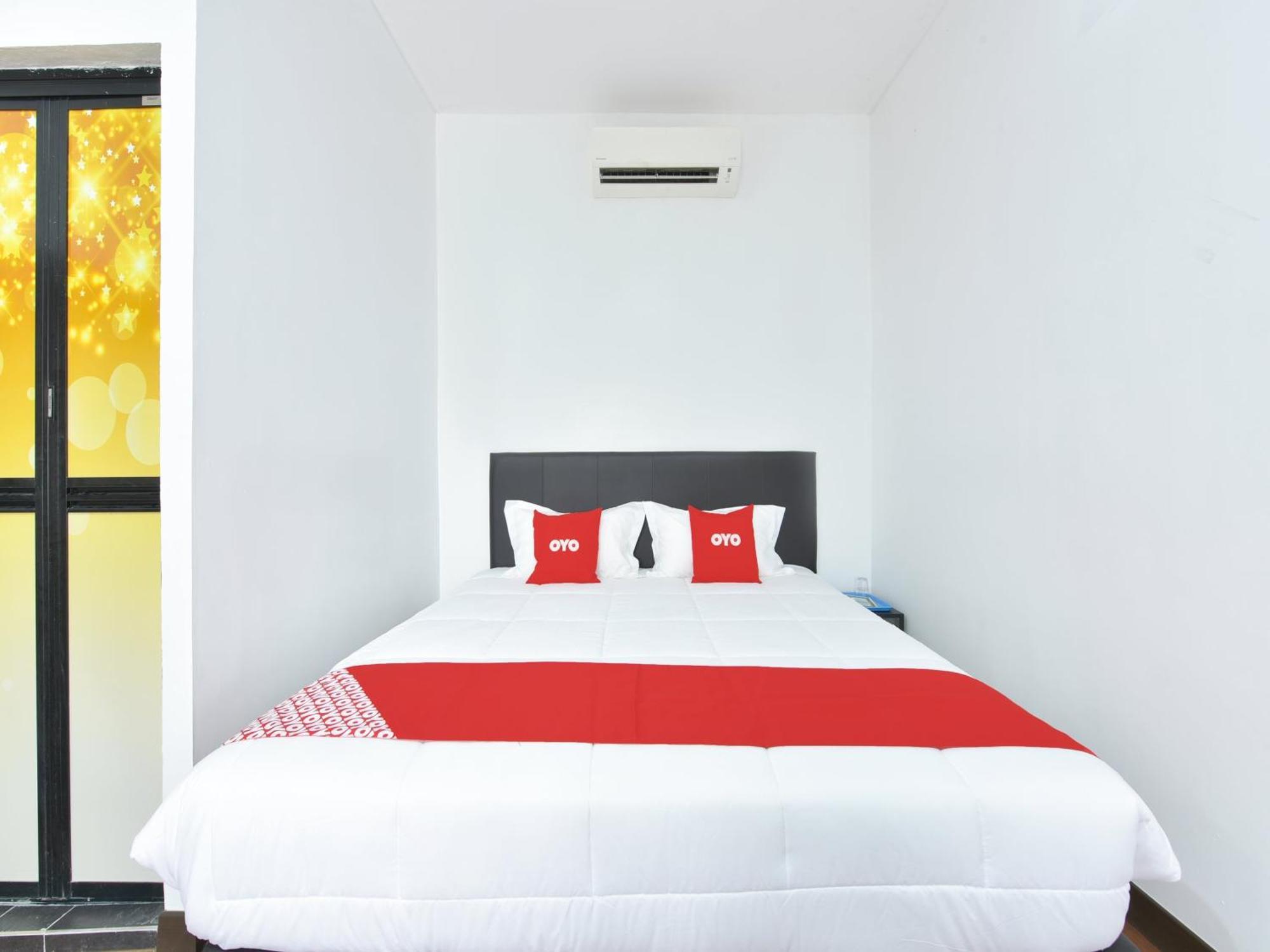 ספאנג Oyo 90869 Hotel Madeena Inn מראה חיצוני תמונה