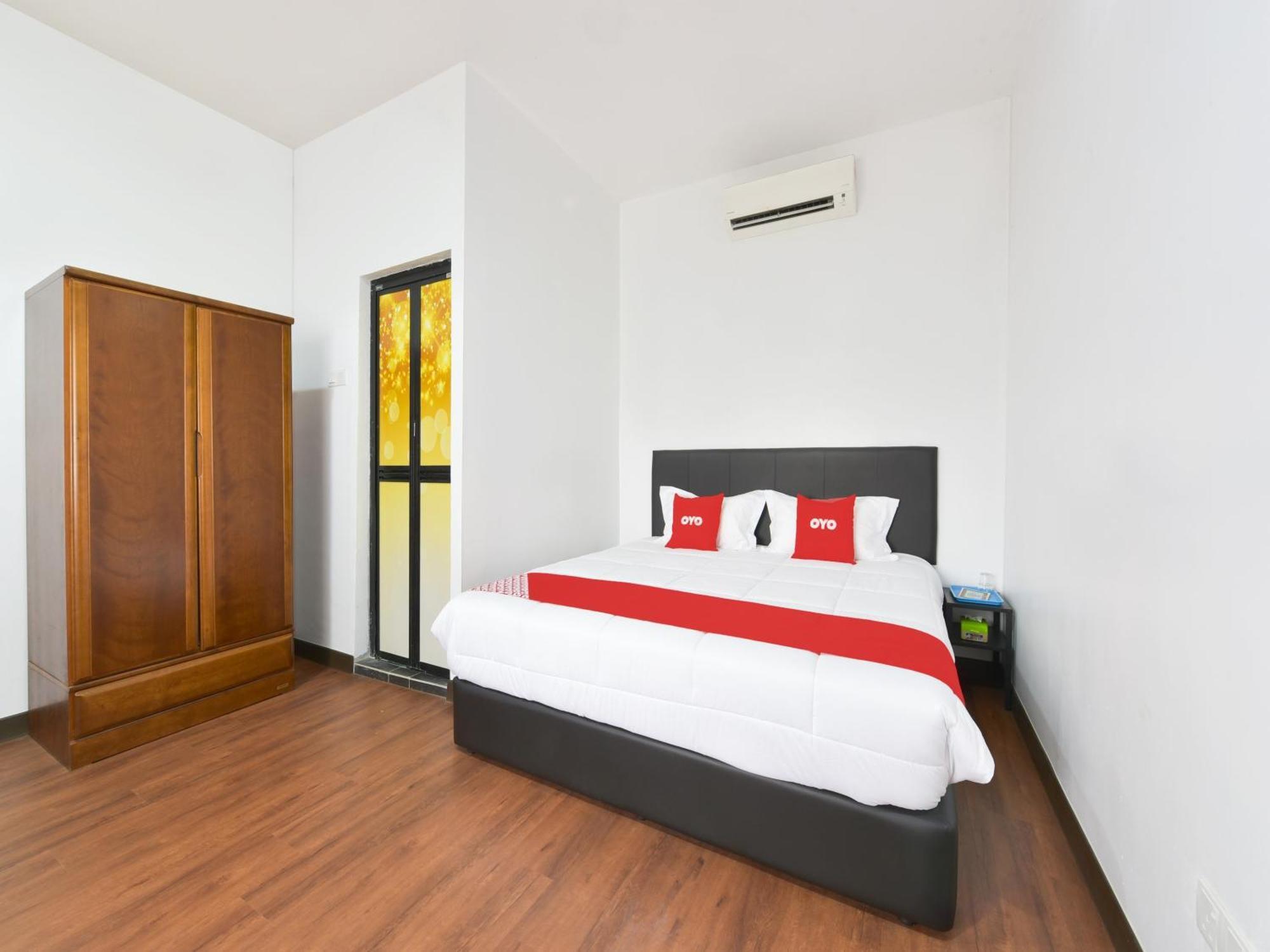 ספאנג Oyo 90869 Hotel Madeena Inn מראה חיצוני תמונה