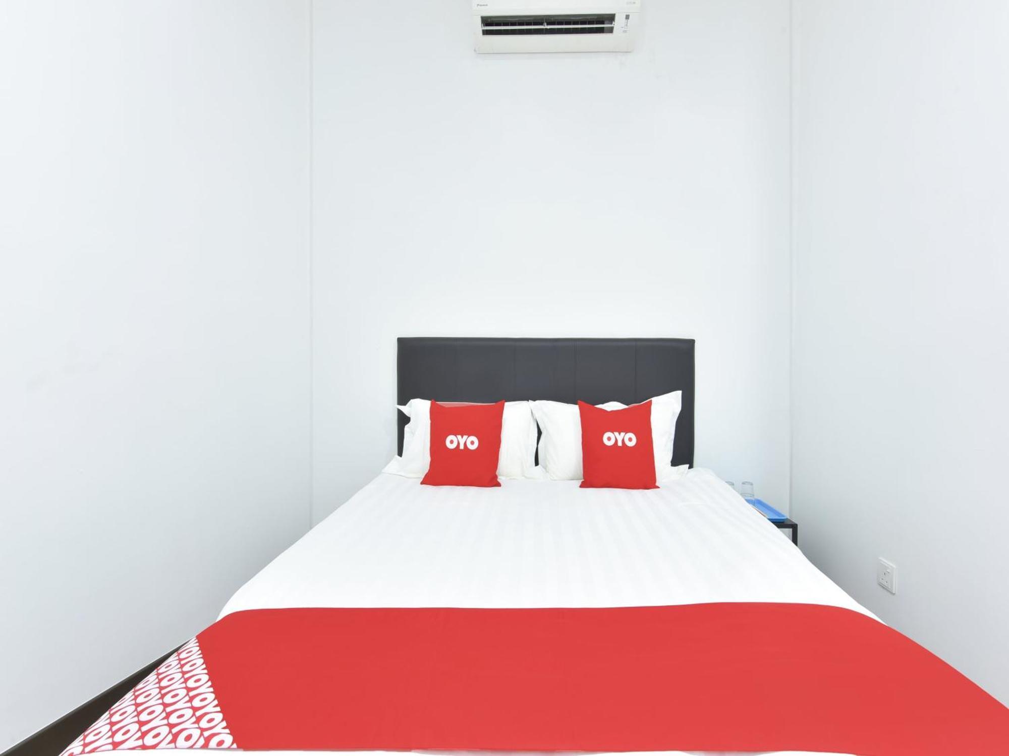 ספאנג Oyo 90869 Hotel Madeena Inn מראה חיצוני תמונה