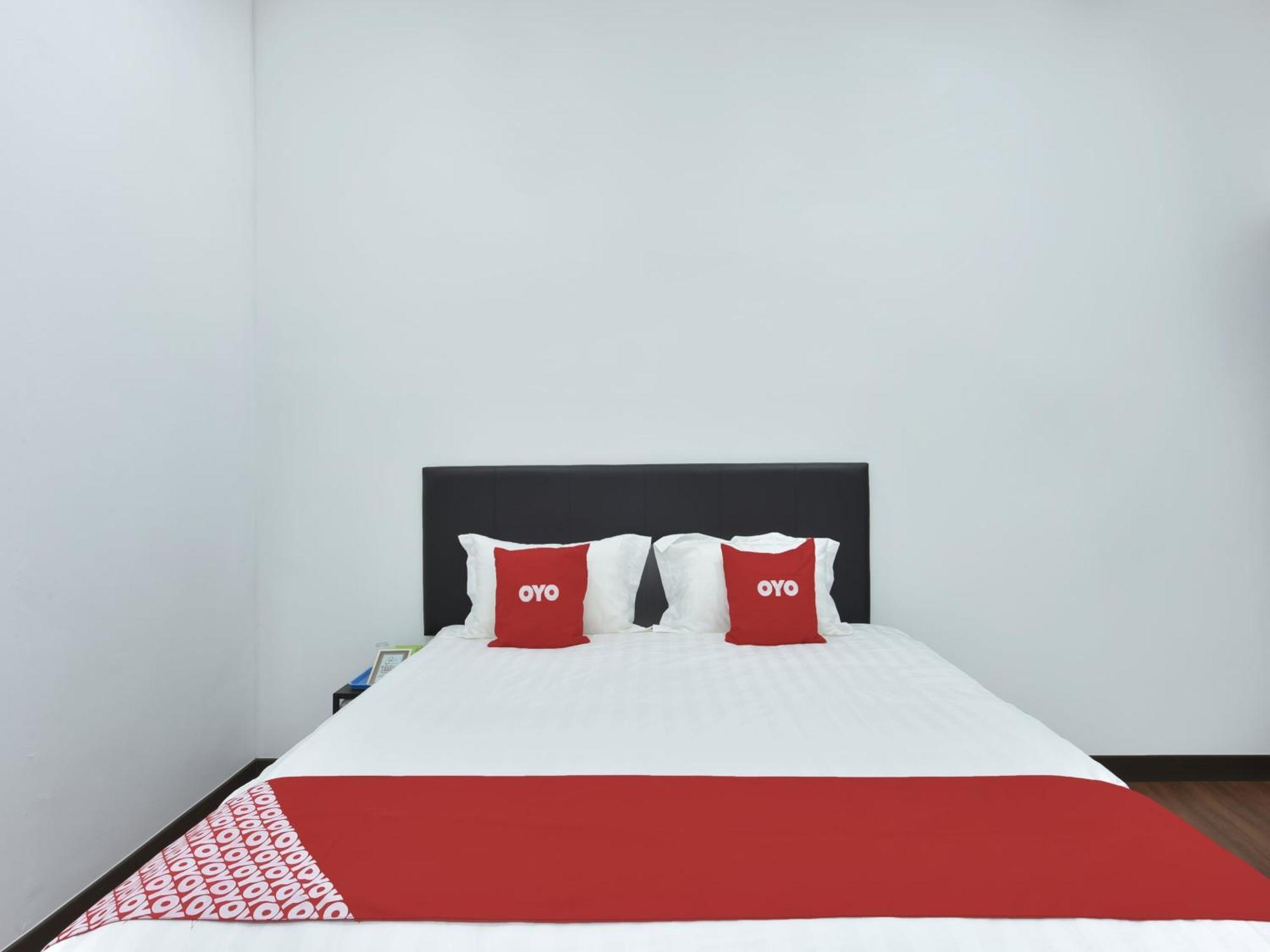ספאנג Oyo 90869 Hotel Madeena Inn מראה חיצוני תמונה