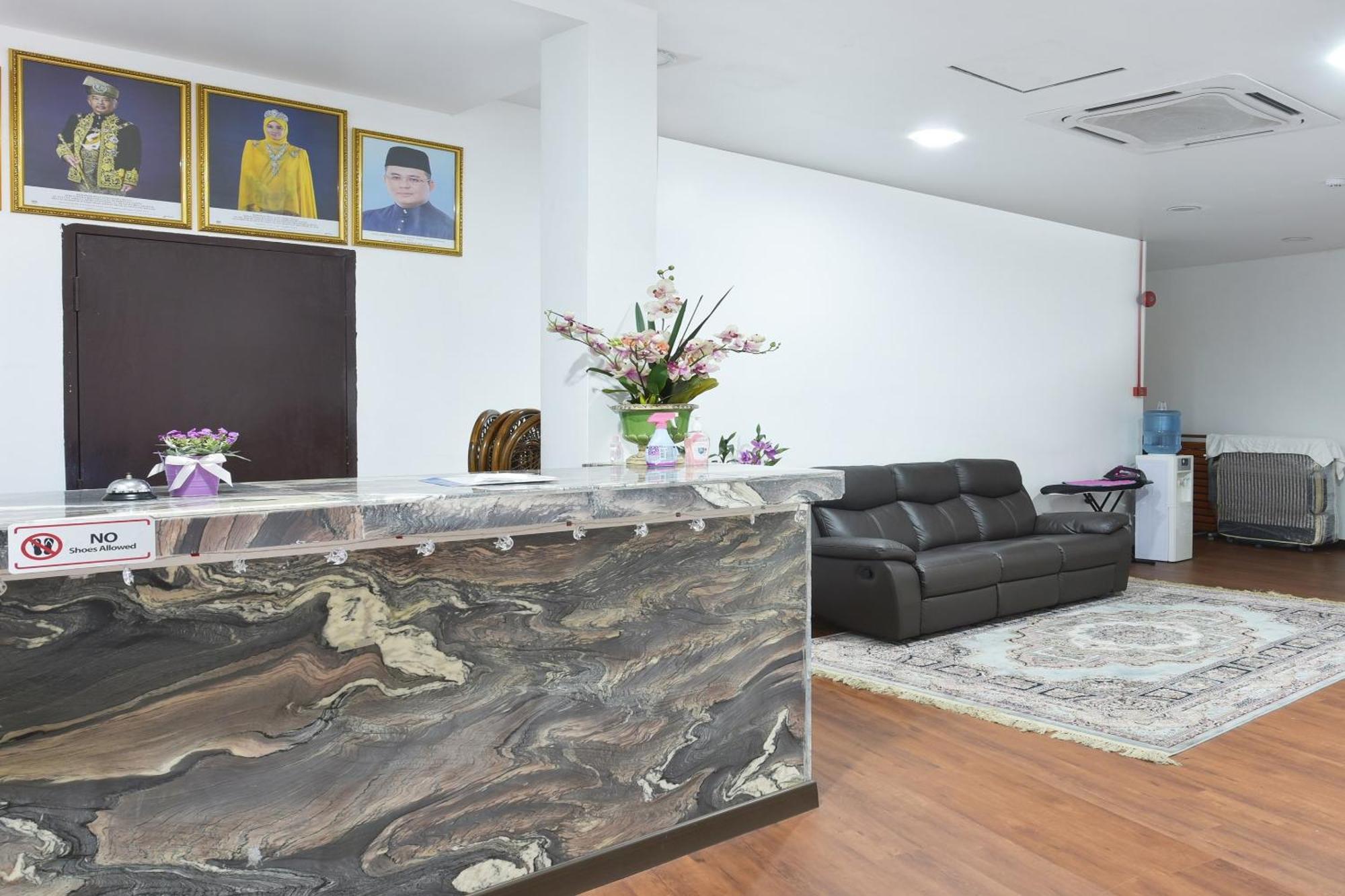 ספאנג Oyo 90869 Hotel Madeena Inn מראה חיצוני תמונה
