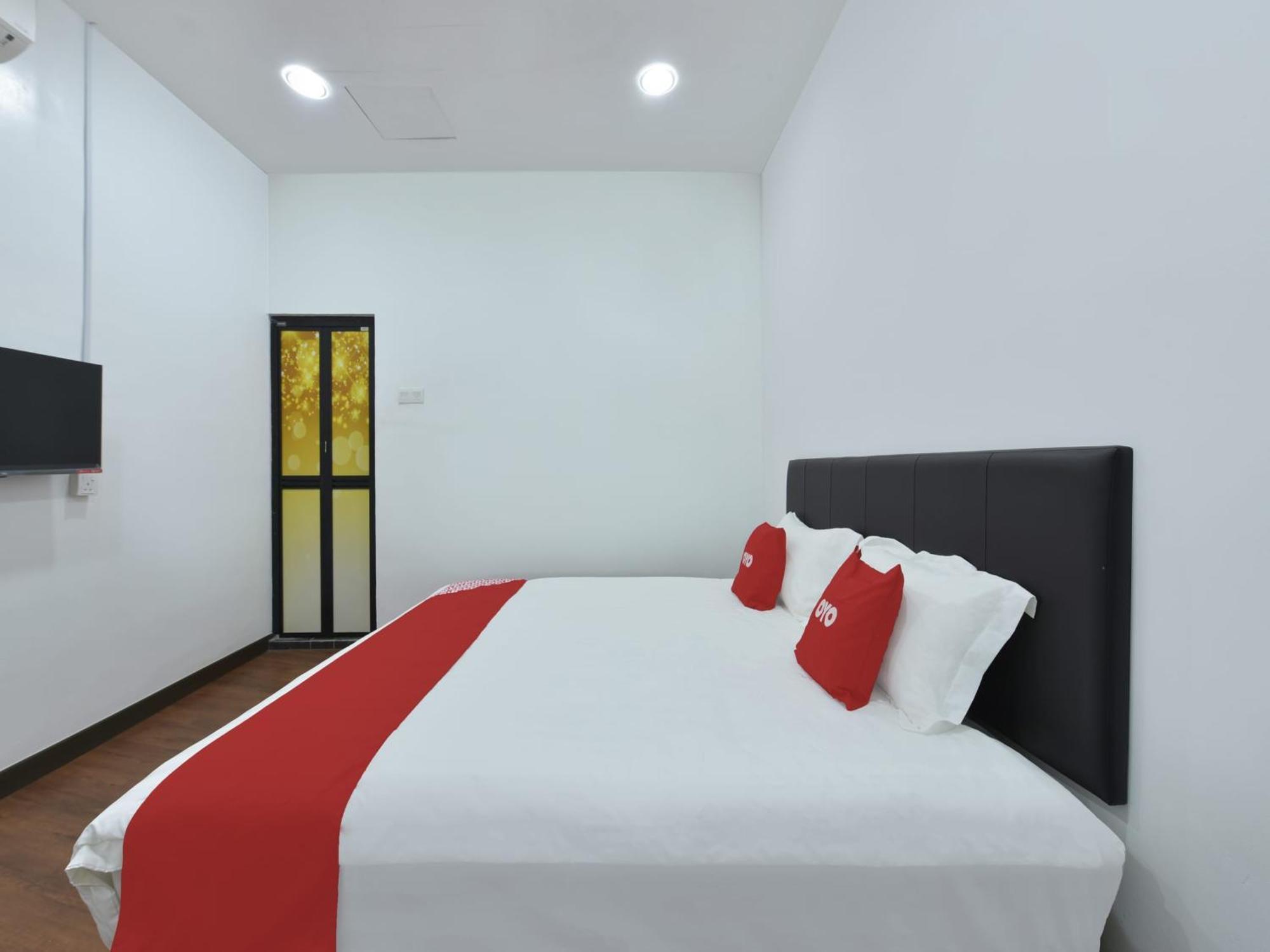 ספאנג Oyo 90869 Hotel Madeena Inn מראה חיצוני תמונה