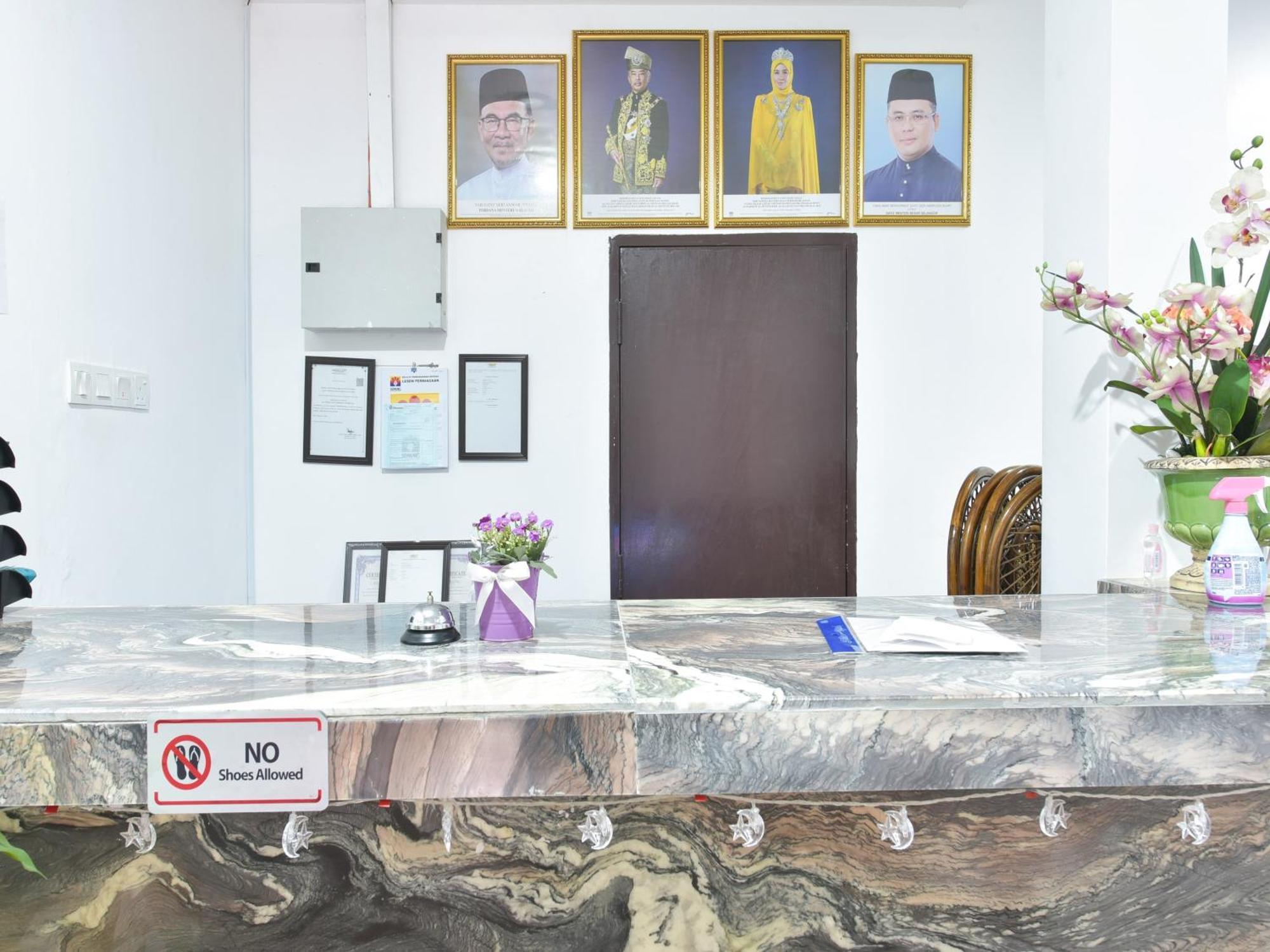 ספאנג Oyo 90869 Hotel Madeena Inn מראה חיצוני תמונה