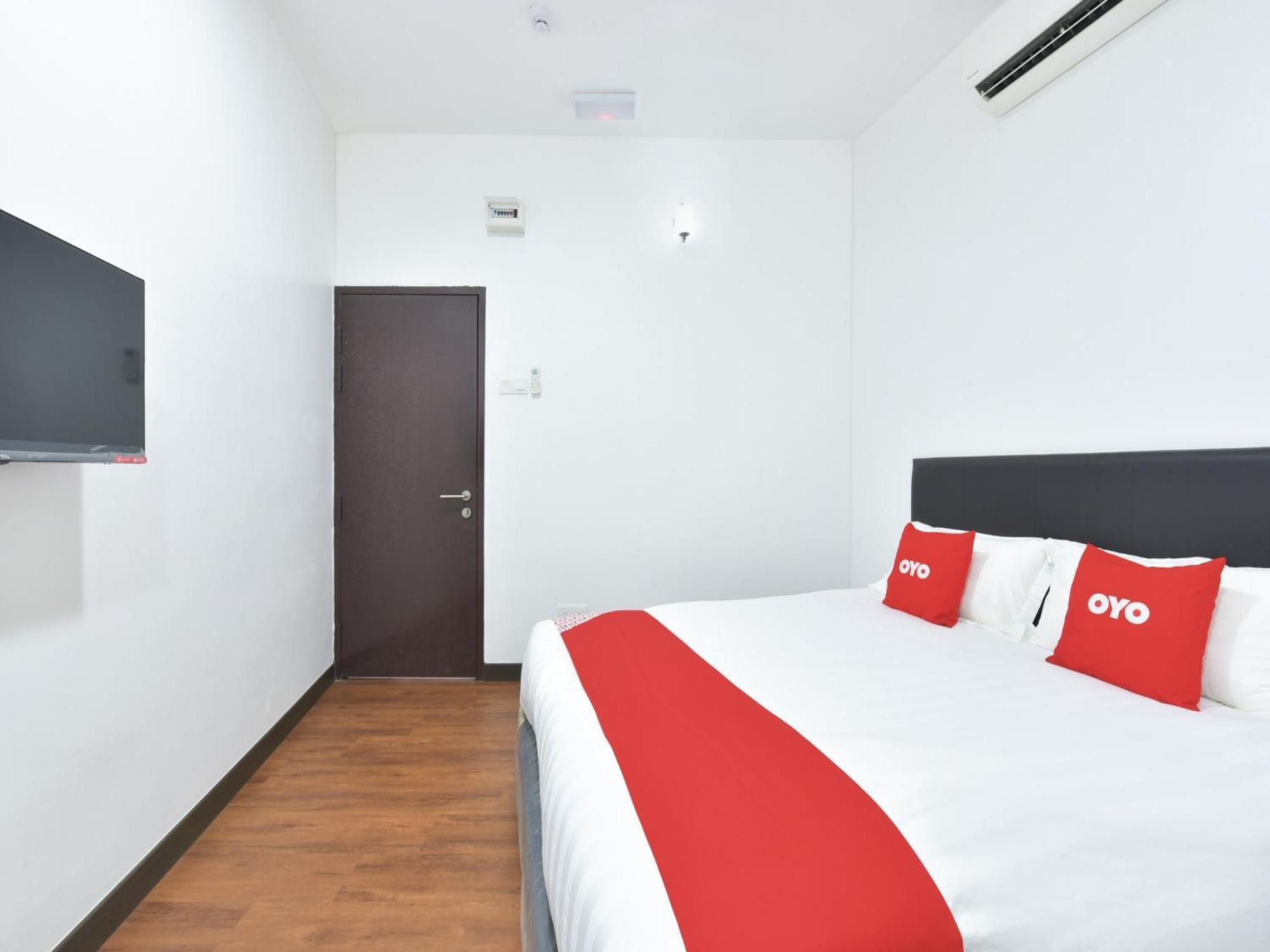 ספאנג Oyo 90869 Hotel Madeena Inn מראה חיצוני תמונה