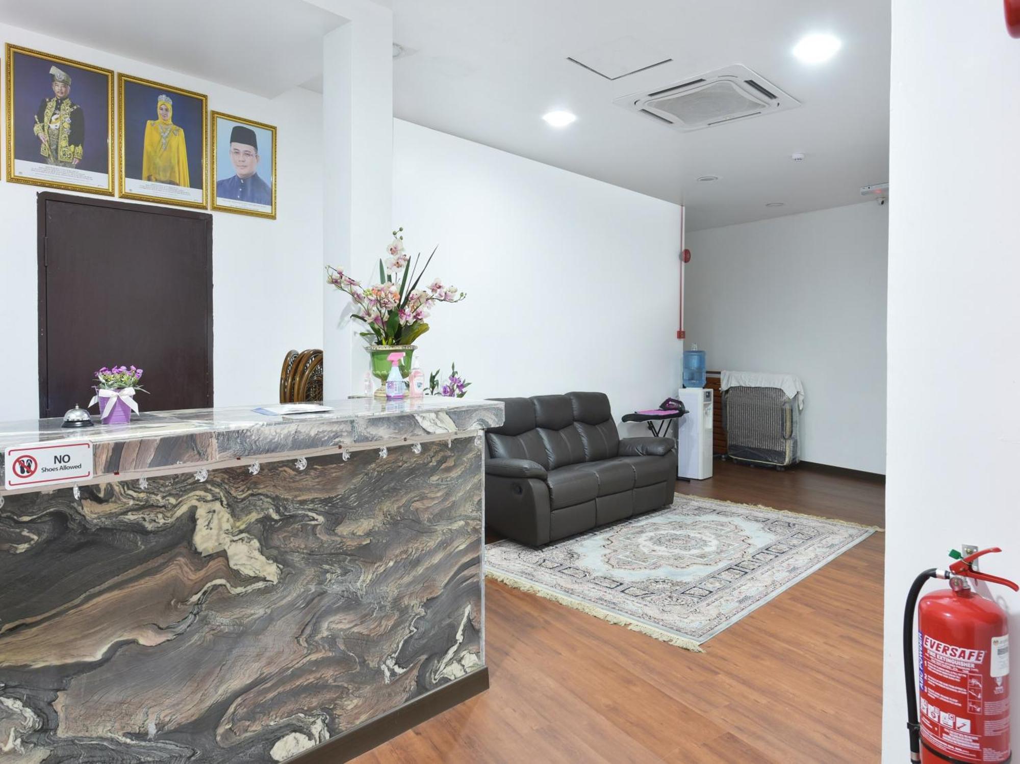 ספאנג Oyo 90869 Hotel Madeena Inn מראה חיצוני תמונה