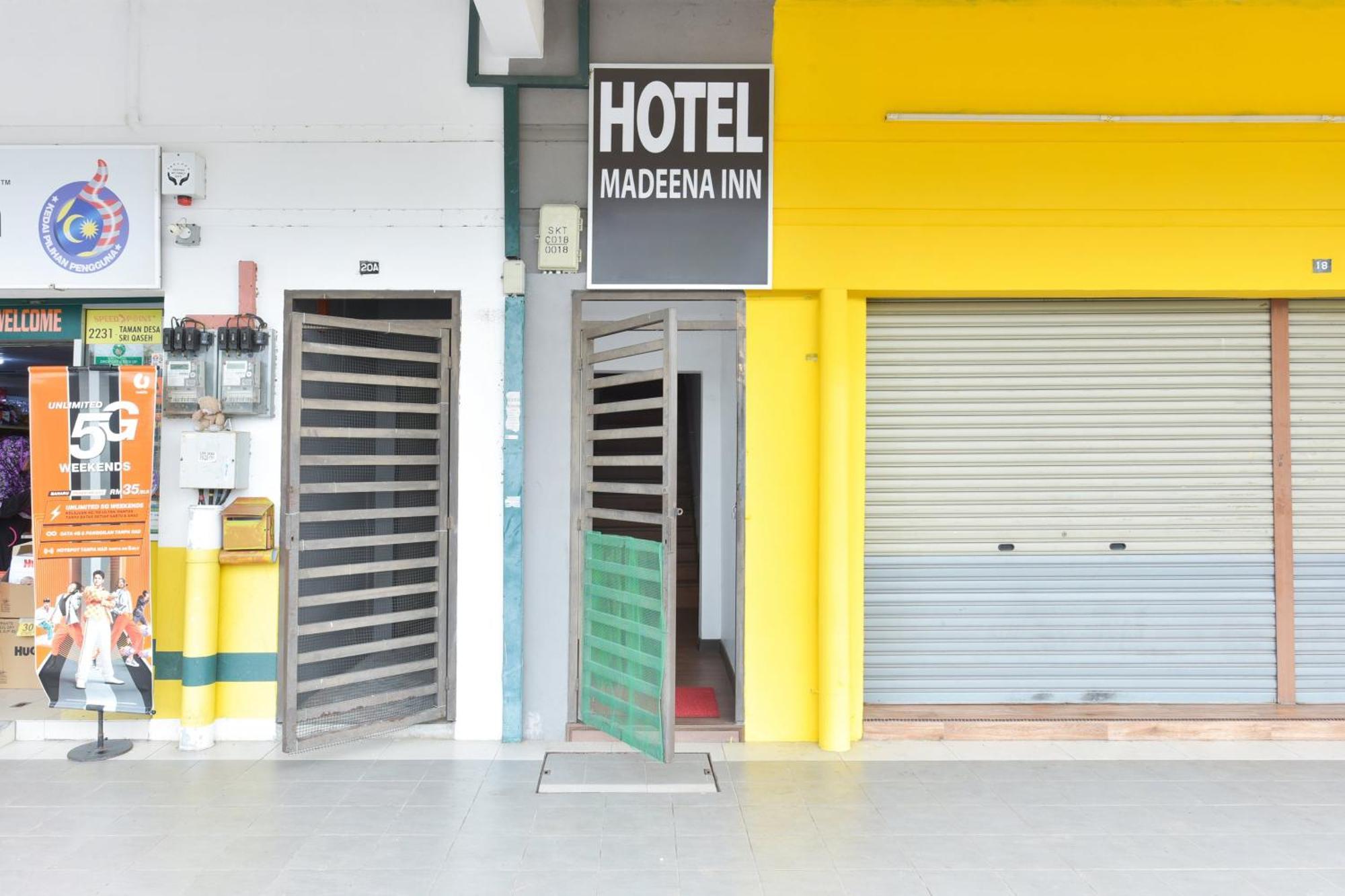 ספאנג Oyo 90869 Hotel Madeena Inn מראה חיצוני תמונה