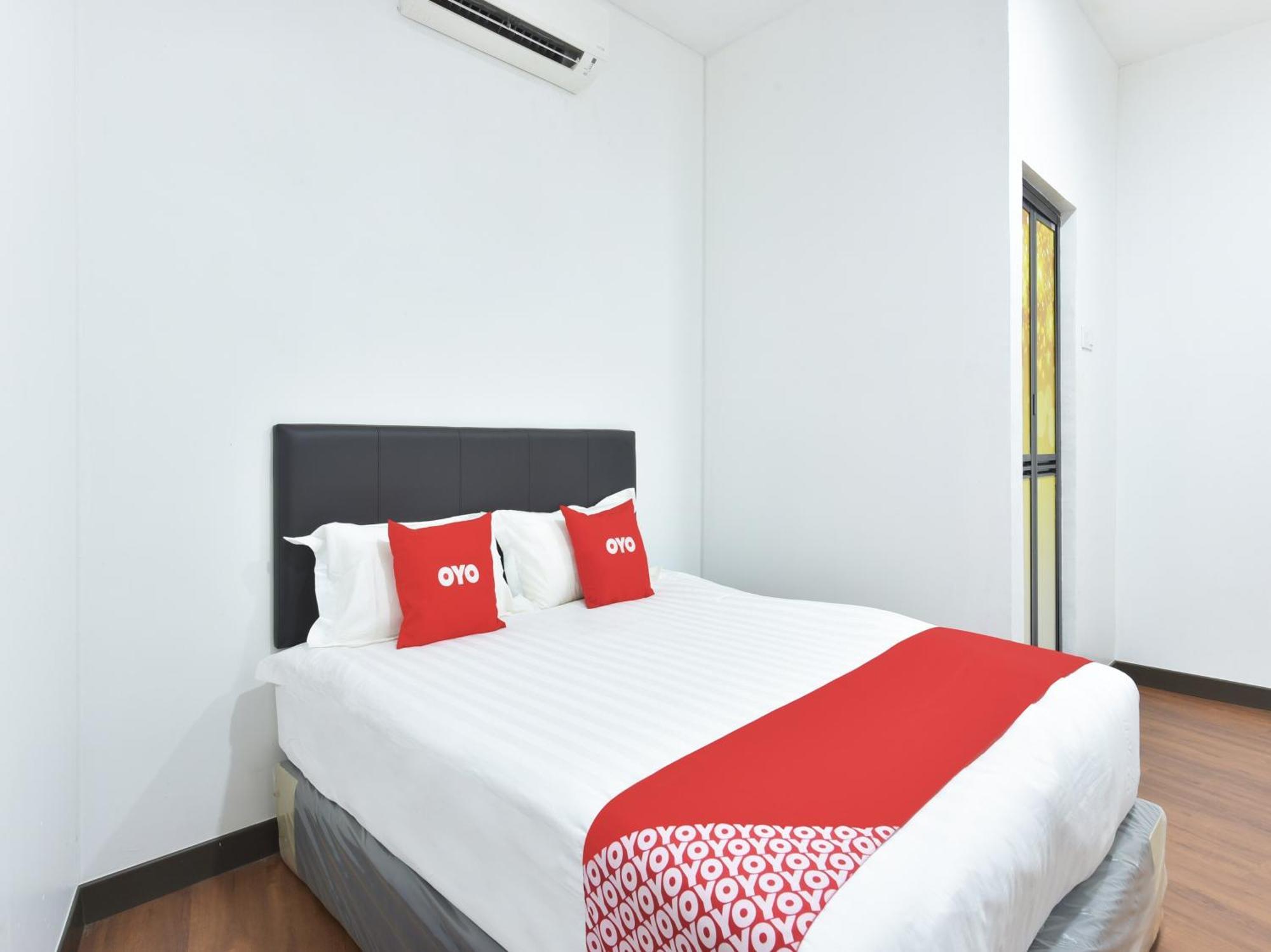 ספאנג Oyo 90869 Hotel Madeena Inn מראה חיצוני תמונה