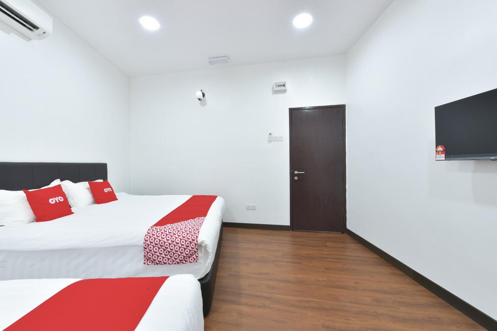 ספאנג Oyo 90869 Hotel Madeena Inn מראה חיצוני תמונה