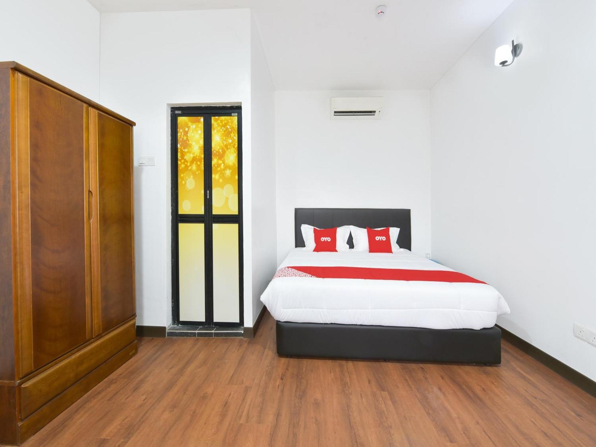 ספאנג Oyo 90869 Hotel Madeena Inn מראה חיצוני תמונה